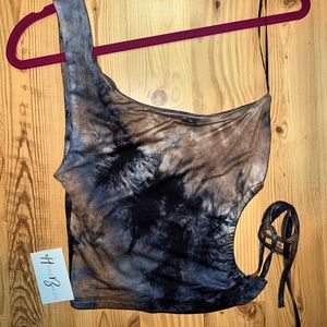 One shoulder crop top